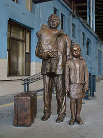 Image: Prague stature celebrating Sir Nicholas Winton's rescue of children, 1939